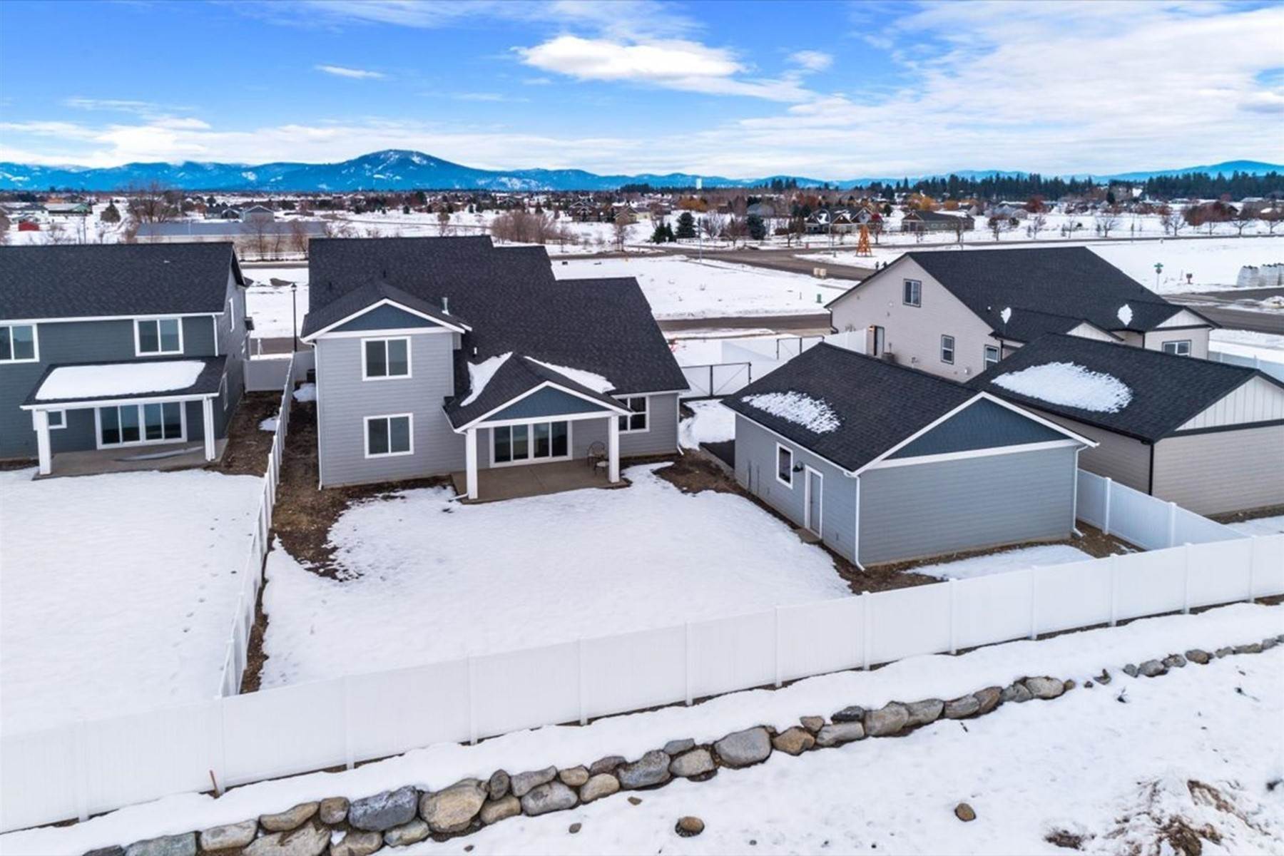 32. Single Family Homes for Sale at Craftsman Charmer 3283 N Cassiopeia St Post Falls, Idaho 83854 United States