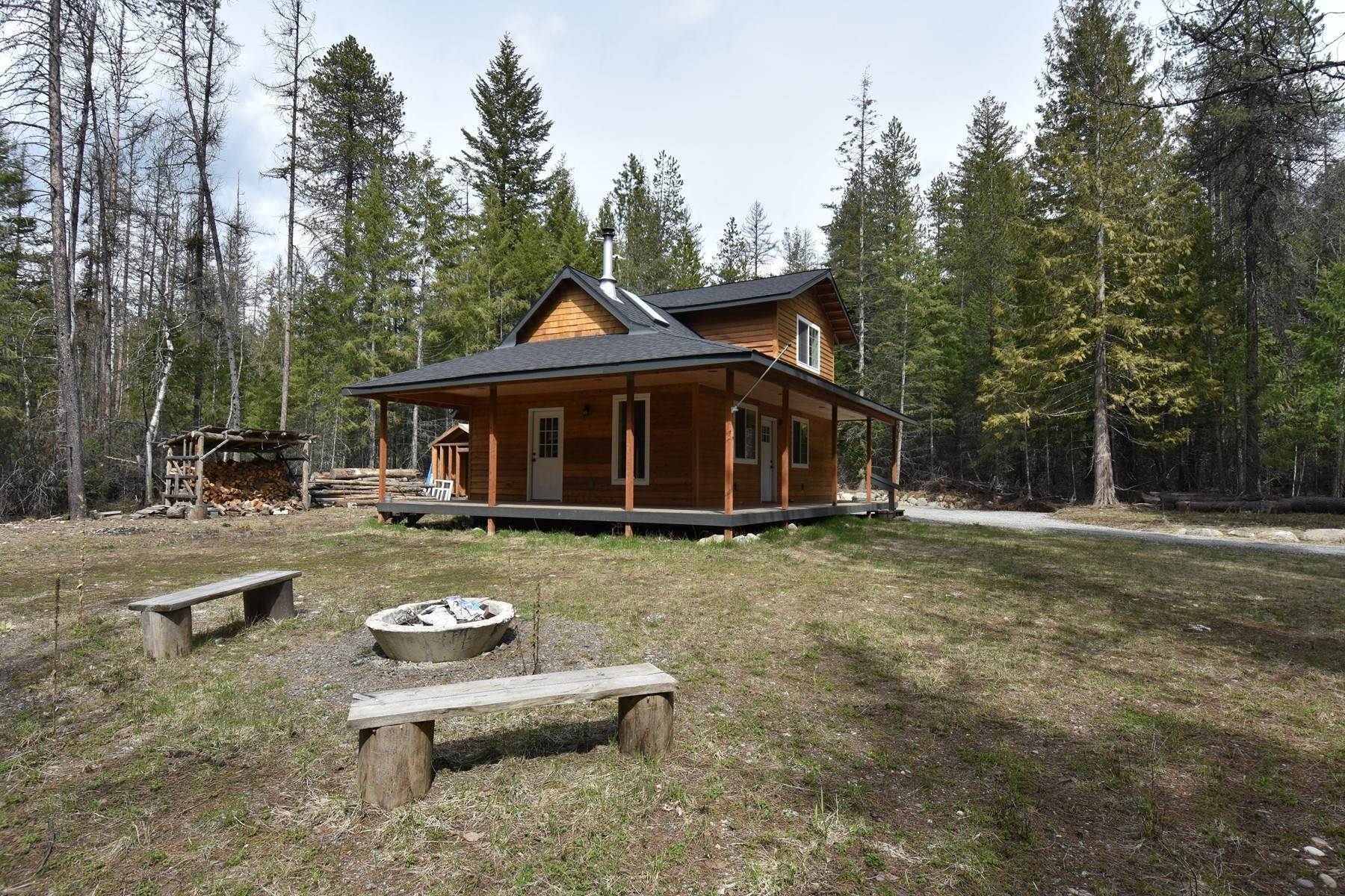 4. Single Family Homes for Sale at 264 Tranquil Trail Sagle, Idaho 83860 United States