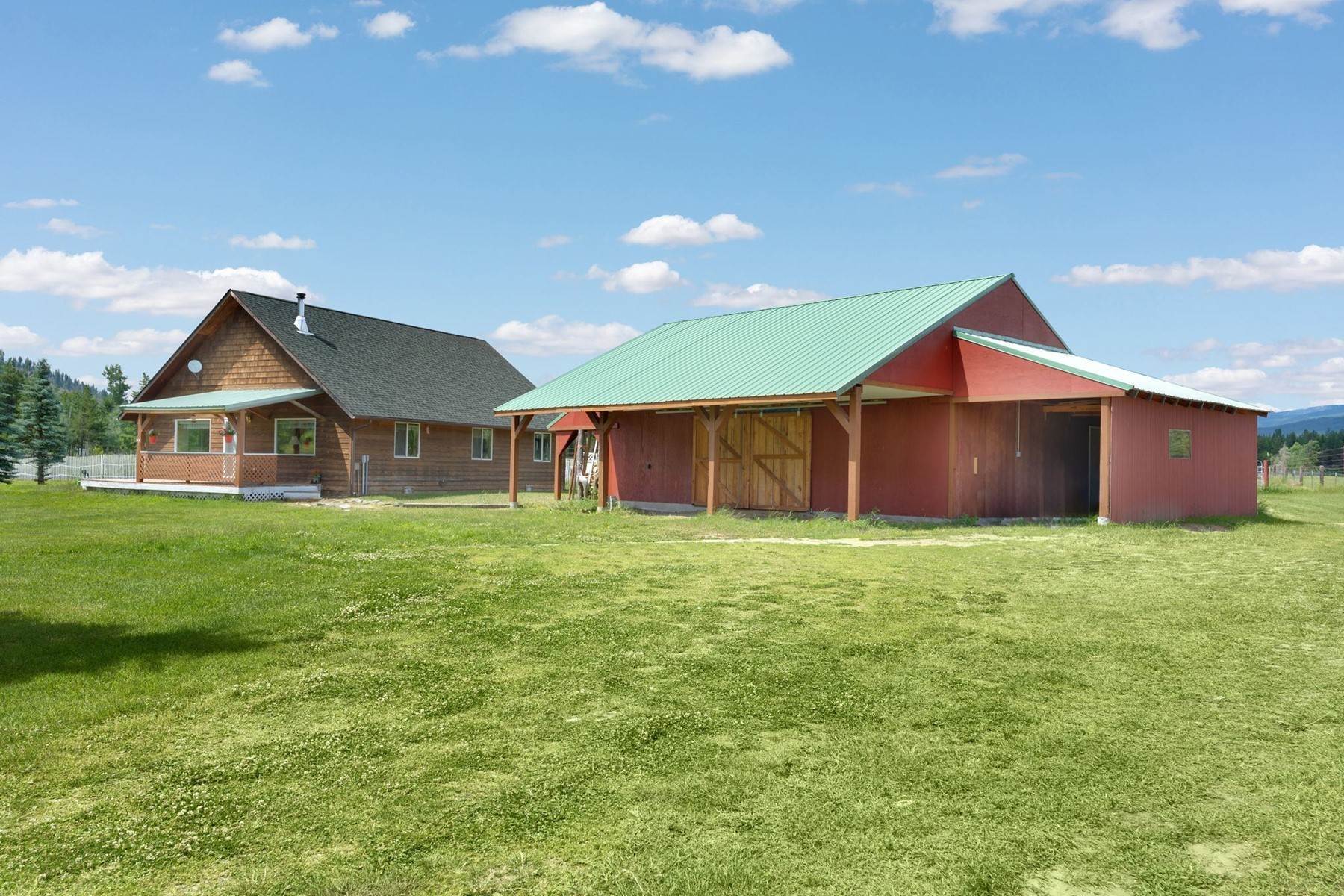 35. Single Family Homes for Sale at Charming Country Home on 4.77 Usable Acres in the Gorgeous Paradise Valley 4300 Paradise Valley Rd Bonners Ferry, Idaho 83805 United States