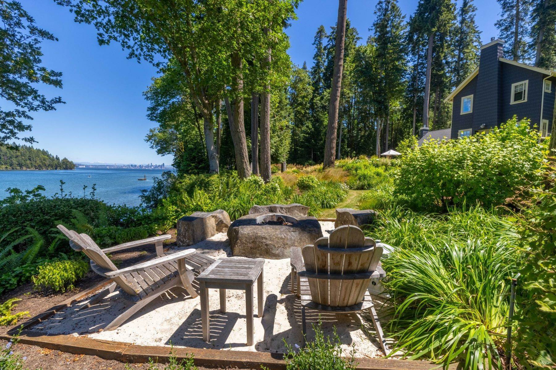 7. Single Family Homes for Sale at 10512 and 10536 NE Country Club Road, Bainbridge Island, WA 98110 10512 and 10536 NE Country Club Road Bainbridge Island, Washington 98110 United States
