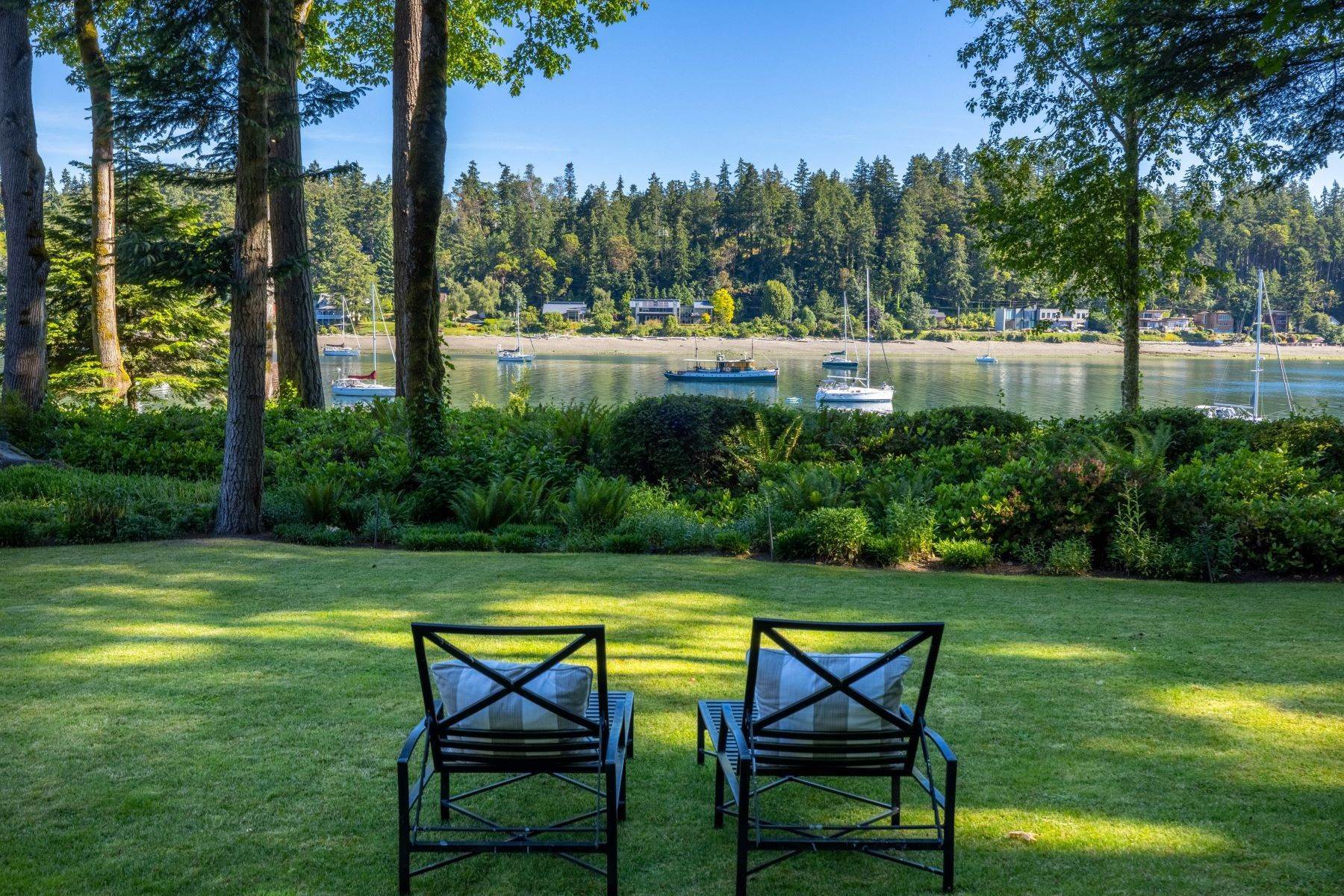 37. Single Family Homes for Sale at 10512 and 10536 NE Country Club Road, Bainbridge Island, WA 98110 10512 and 10536 NE Country Club Road Bainbridge Island, Washington 98110 United States